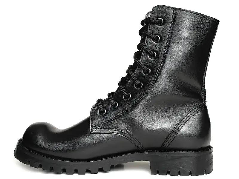 Siyah Bağcıklı Palyaço Postal Bot