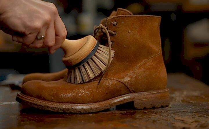 Süet Bot Nasıl Temizlenir? Leke Çıkarma, Bakım ve Uzun Ömürlü Kullanım Rehberi